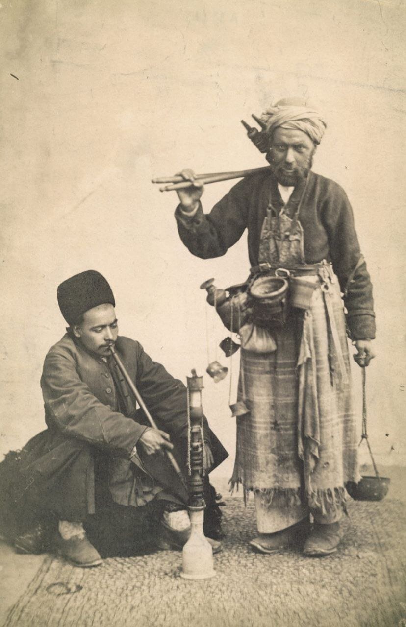 عکس/ سفر به قاجار؛ قلیانفروش، قصاب و آبکش دورهگرد