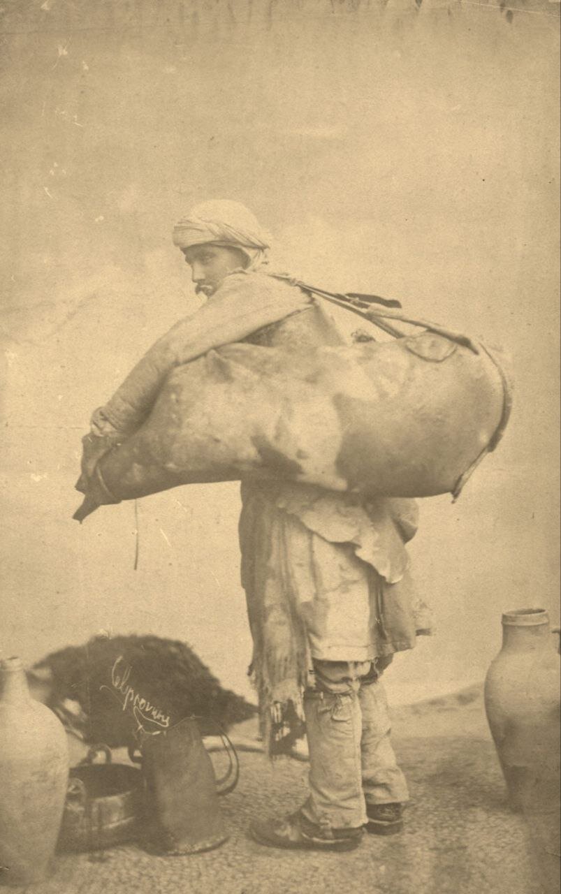 عکس/ سفر به قاجار؛ قلیانفروش، قصاب و آبکش دورهگرد