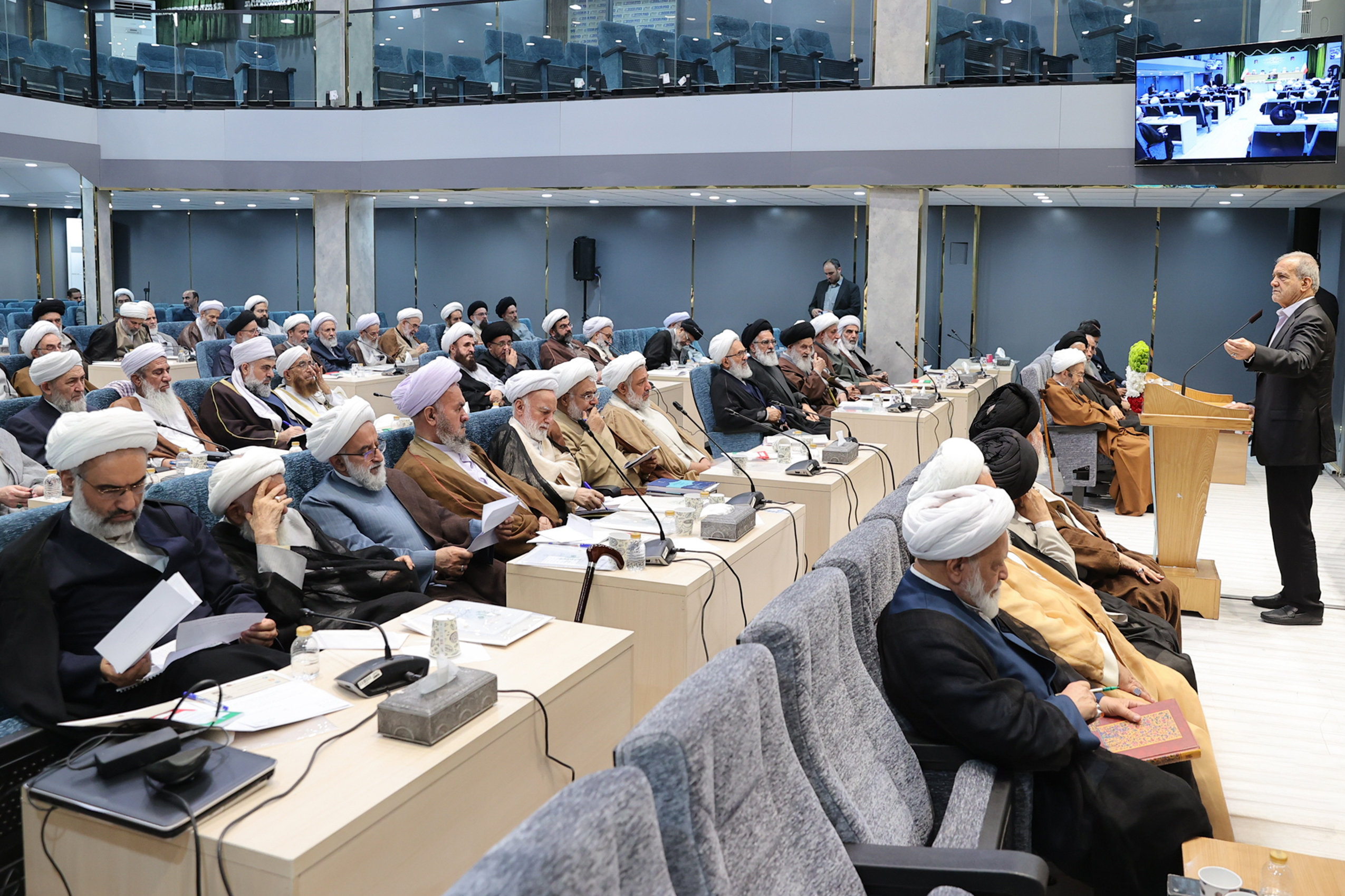 تصاویری از پزشکیان در جمع اعضای خبرگان رهبری/ اعضای خبرگان هنگام سخنرانی چه کردند؟