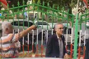 ببینید | گل‌باران مدیر فرهنگ و ارشاد بوشهر توسط هنرمندان و اهل فرهنگ برای حمایت از فستیوال کوچه