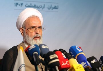 پاسخ مدیر حوزه های علمیه کشور به دو پرسش «خبرآنلاین» درباره عقب ماندگی قوانین زنان و منابع مالی حوزه