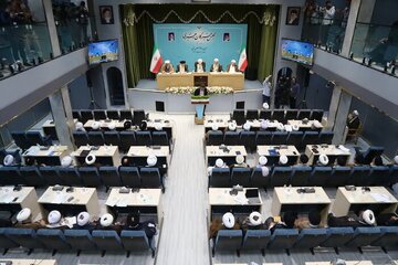 سومین اجلاس دوره ششم مجلس خبرگان رهبری آغاز شد/ کدامیک از مقامات دولتی در این اجلاسیه سخنرانی می‌کنند؟