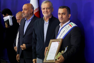 تقدیر از کارگر نیشکرکار خوزستانی در اوج تحریم‌ها: سلطانی کاظمی، الگوی مقاومت در کشاورزی صنعتی