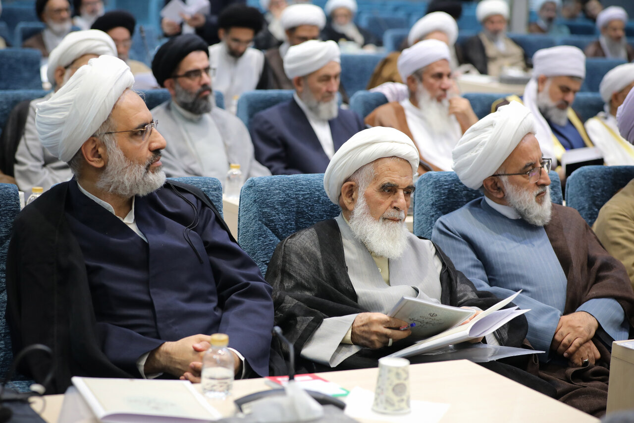 تصاویری از پزشکیان در جمع اعضای خبرگان رهبری/ اعضای خبرگان هنگام سخنرانی چه کردند؟