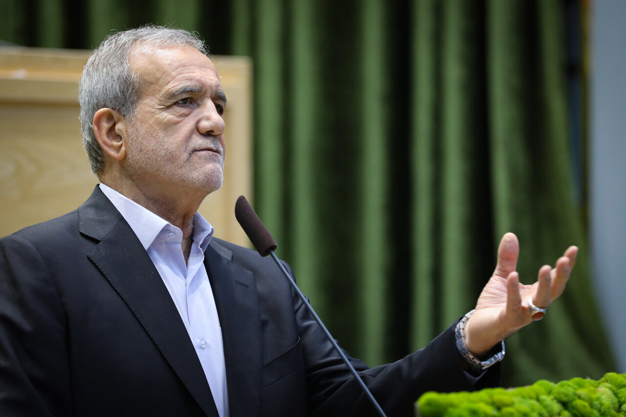 تصاویری از پزشکیان در جمع اعضای خبرگان رهبری/ اعضای خبرگان هنگام سخنرانی چه کردند؟