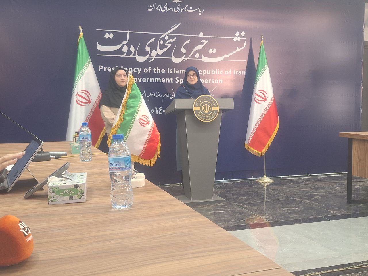برگزاری نشست خبری سخنگوی دولت در بیمارستان/ علت چه بود+تصویر