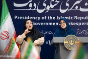 تصاویری از حضور خانم سخنگو در جمع اهالی رسانه در بیمارستان سینا/ وزیر بهداشت هم آمده بود
