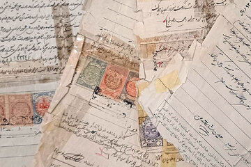 اهدای چند ده هزار سند قاجاری توسط منصوره اتحادیه