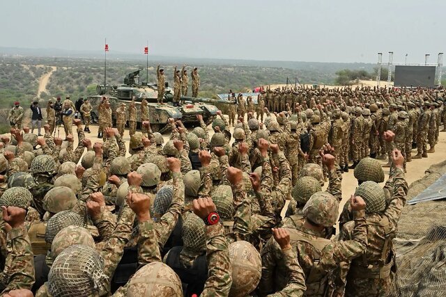 خروج ژنرال از سایه/قدرتمندترین مرد پاکستان قدم به مرکز تنشها گذاشته است