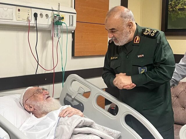 سرلشکر سلامی از آیتالله نوری همدانی عیادت کرد+تصویر