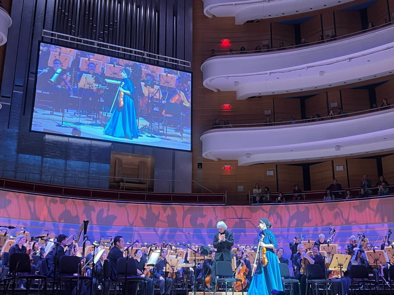 نخستین آهنگساز سولیست زن ایرانی در ارکستری جهانی / قصهی دختر ایران در قلب کالیفرنیا نواخته شد