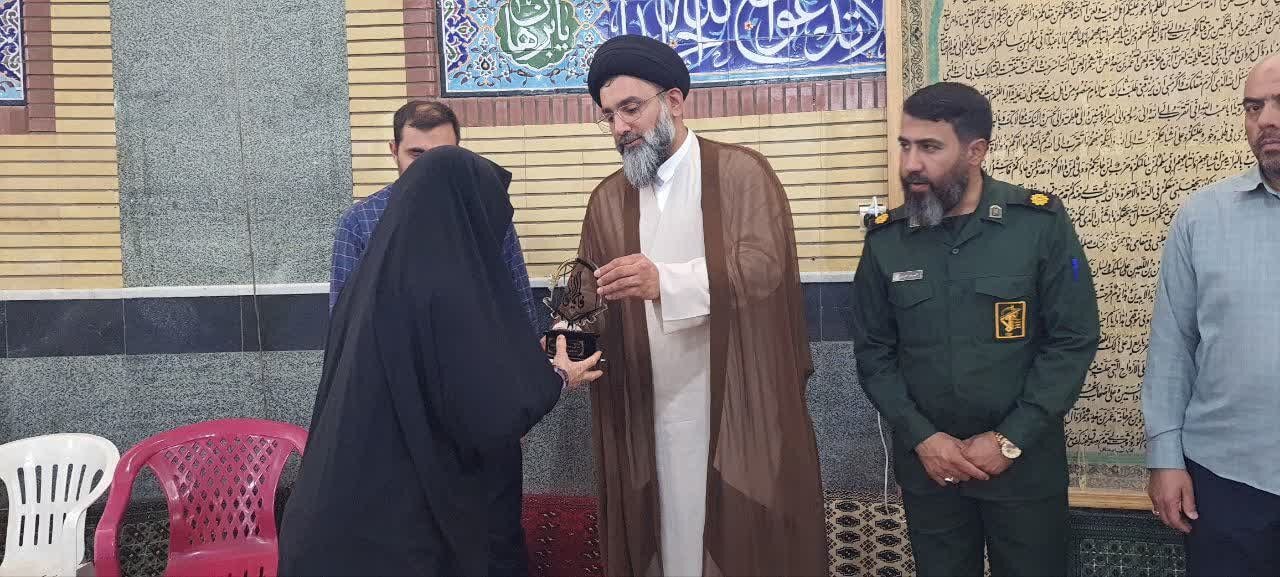 تصاویری از مراسم تجلیل از خانواده شهدای فاطمیون/ هدف از این جلسه چه بود؟
