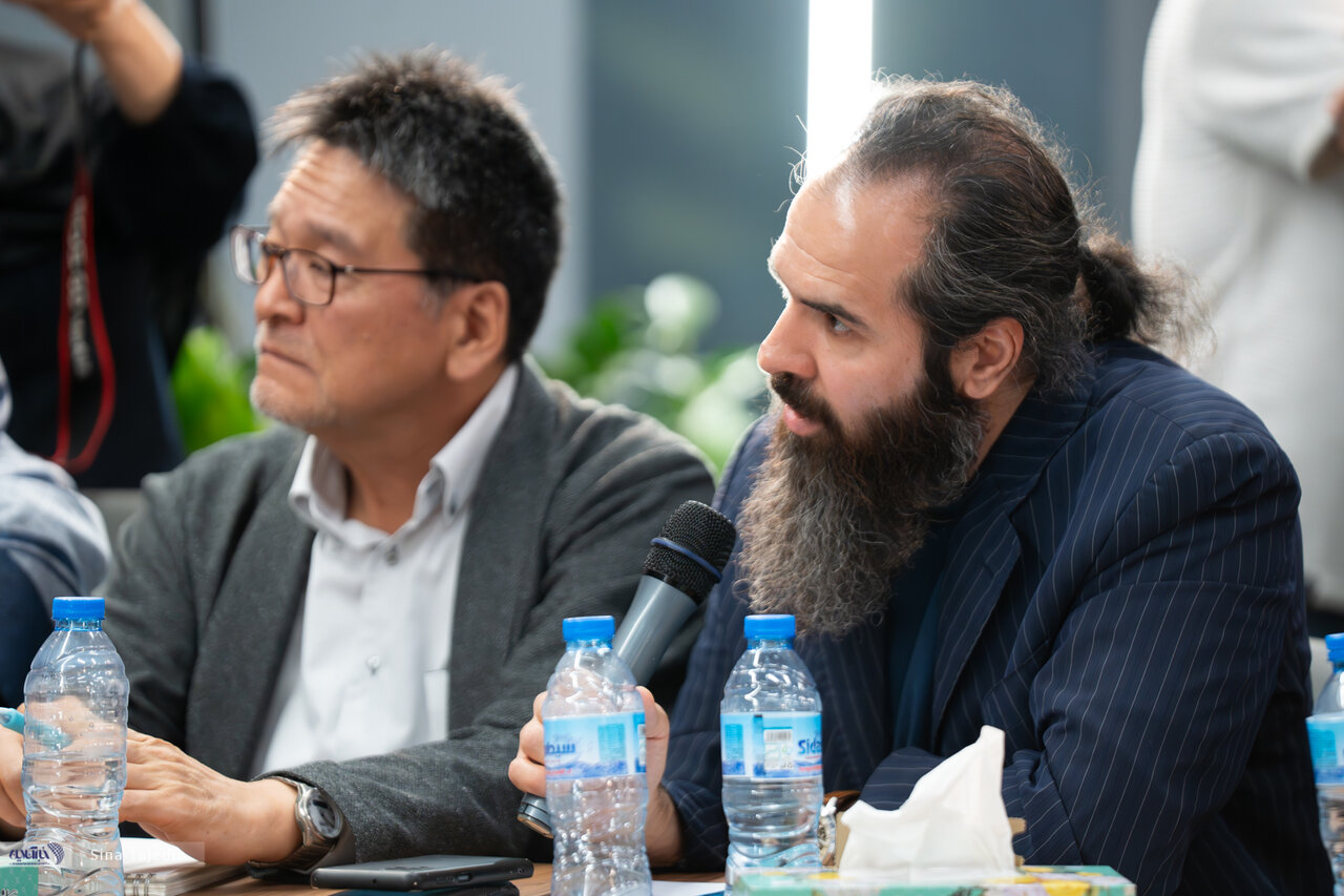 تصاویری از حضور خانم سخنگو در جمع اهالی رسانه در بیمارستان سینا/ وزیر بهداشت هم آمده بود