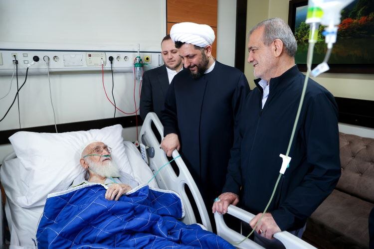 رئیسجمهور به عیادت آیتالله نوری همدانی رفت+ تصاویر
