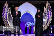 تجلیل رئیس مجلس از دختران شهدای مقاومت/ زینب سلیمانی و دختر شهید امیرعبداللیهان در کنار یکدیگر