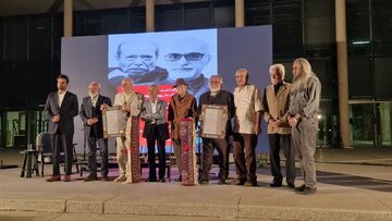 درخشش دو ستاره هنر در شب ادبیات نمایشی شیراز درخشش دو ستاره هنر در شب ادبیات نمایشی شیراز