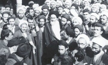 مهمترین جلوه تمدن‌ساز بودن نظریه ولایت فقیه امام؛ عبور از نظر به عمل