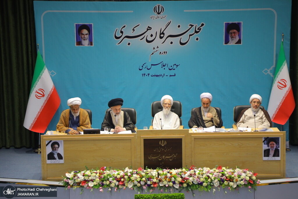 تصاویری از گعدههای اعضای خبرگان در حاشیه اجلاسیه سوم/ گپ و گفت احمد خاتمی با علمای اهل سنت