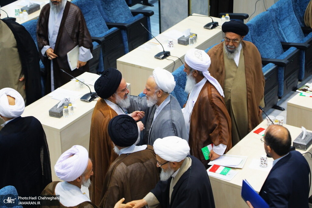 تصاویری از گعده‌های اعضای خبرگان در حاشیه اجلاسیه سوم/ گپ و گفت احمد خاتمی با علمای اهل سنت