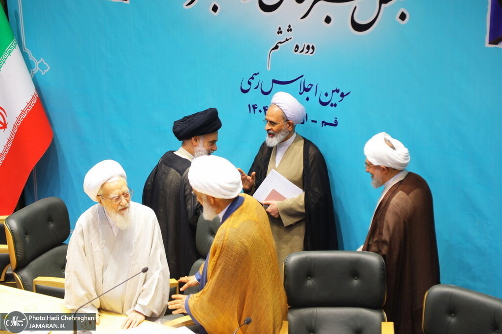 تصاویری از گعده‌های اعضای خبرگان در حاشیه اجلاسیه سوم/ گپ و گفت احمد خاتمی با علمای اهل سنت