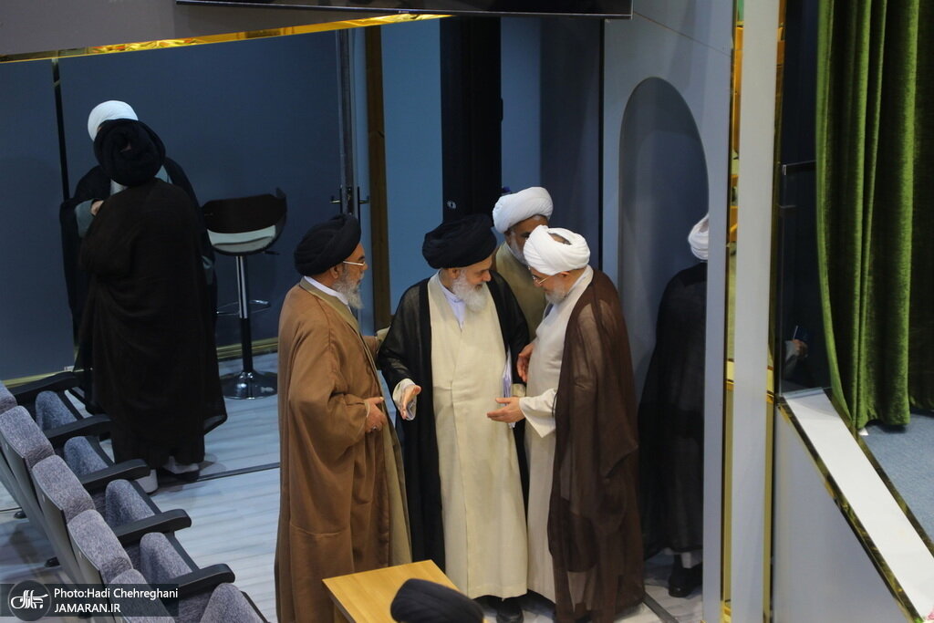 تصاویری از گعده‌های اعضای خبرگان در حاشیه اجلاسیه سوم/ گپ و گفت احمد خاتمی با علمای اهل سنت