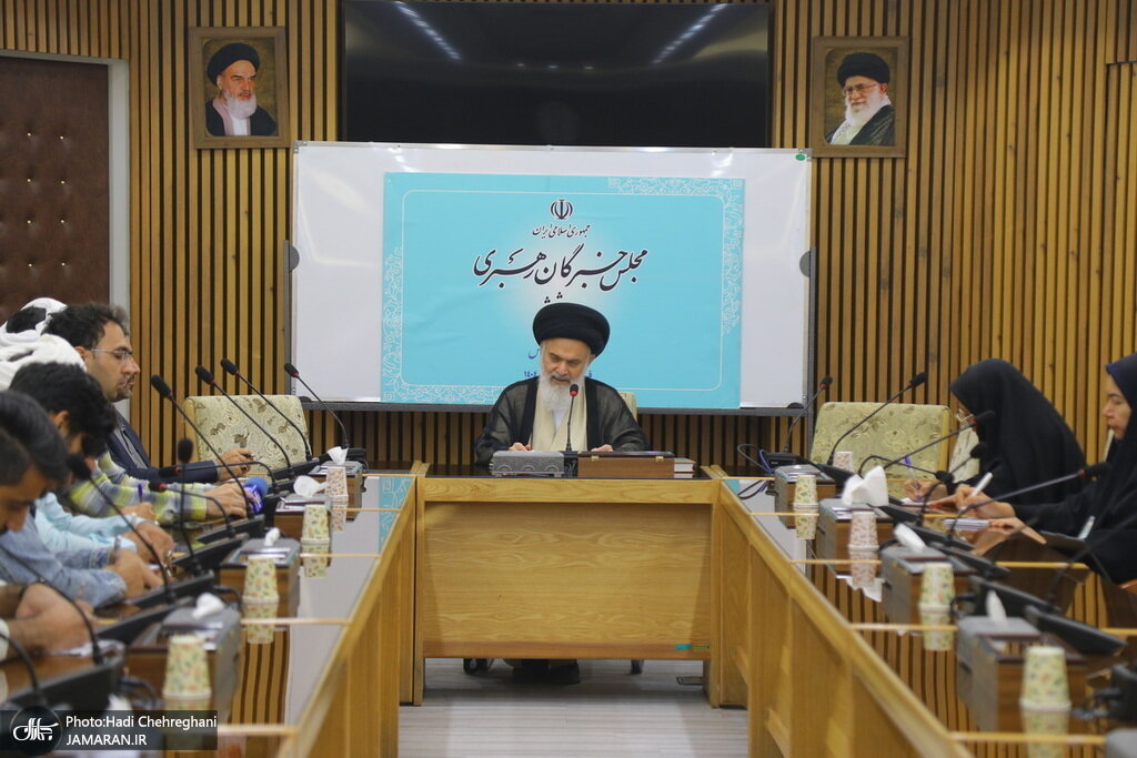 تصاویری از گعدههای اعضای خبرگان در حاشیه اجلاسیه سوم/ گپ و گفت احمد خاتمی با علمای اهل سنت