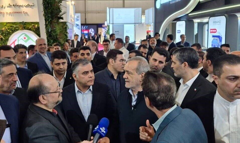 رئیس جمهور به نمایشگاه نفت رفت+تصویر