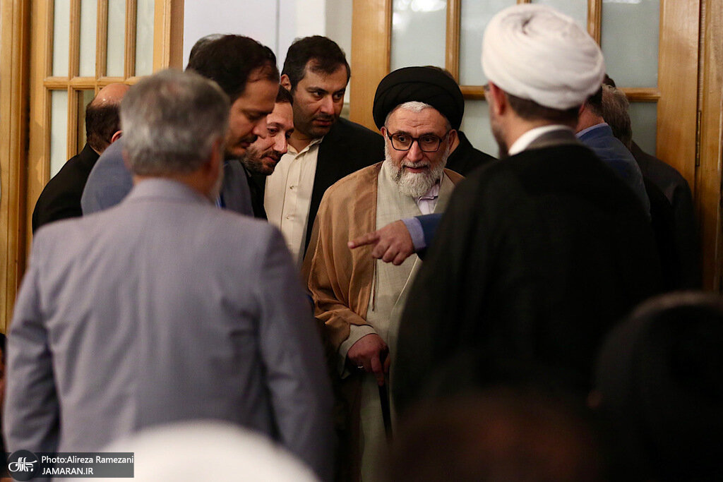 چهره غمگین خانوادههای ابراهیم رئیسی و امیرعبداللهیان در مراسم سالگرد/ مخبر کنار علم الهدی نشست/ وزیر اطلاعات و سردار قاآنی هم بودند+ تصاویر