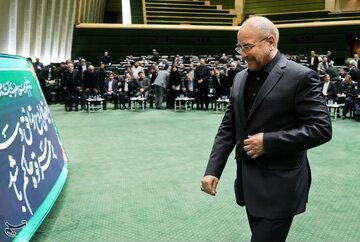 فوری/ قالیباف با ۲۱۹ رأی موافق، رئیس مجلس ماند/ کاندیدای تندروها شکست خورد فوری/ قالیباف با ۲۱۹ رأی موافق، رئیس مجلس ماند/ کاندیدای تندروها شکست خورد