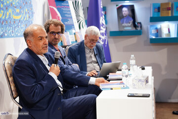 نشست «روسیه در عصر پوتین» و رونمایی از دو کتاب عباس ملکی در نمایشگاه کتاب