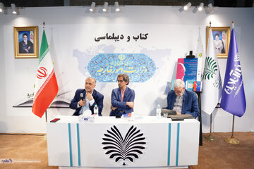 نشست «روسیه در عصر پوتین» و رونمایی از دو کتاب عباس ملکی در نمایشگاه کتاب