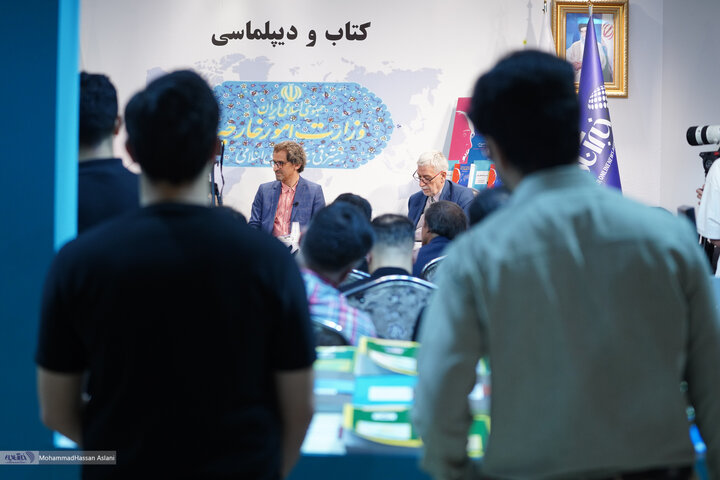 نشست «روسیه در عصر پوتین» و رونمایی از دو کتاب عباس ملکی در نمایشگاه کتاب