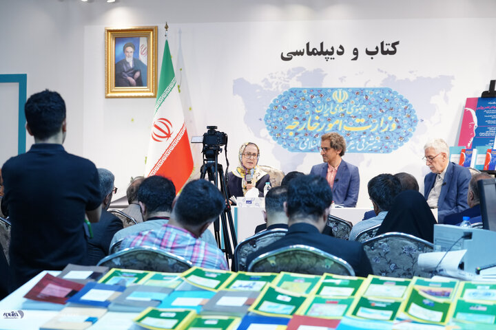 نشست «روسیه در عصر پوتین» و رونمایی از دو کتاب عباس ملکی در نمایشگاه کتاب