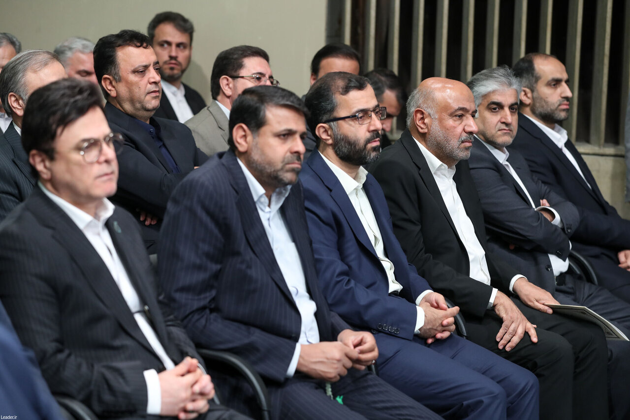 واکنش کارگران به ادعای تغییر نام خلیج فارس در دیدار با رهبر انقلاب/ کدام یک از اعضای هیات رئیسه مجلس حضور داشتند؟