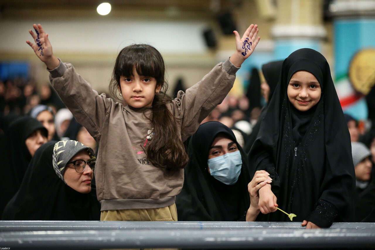 واکنش کارگران به ادعای تغییر نام خلیج فارس در دیدار با رهبر انقلاب/ کدام یک از اعضای هیات رئیسه مجلس حضور داشتند؟