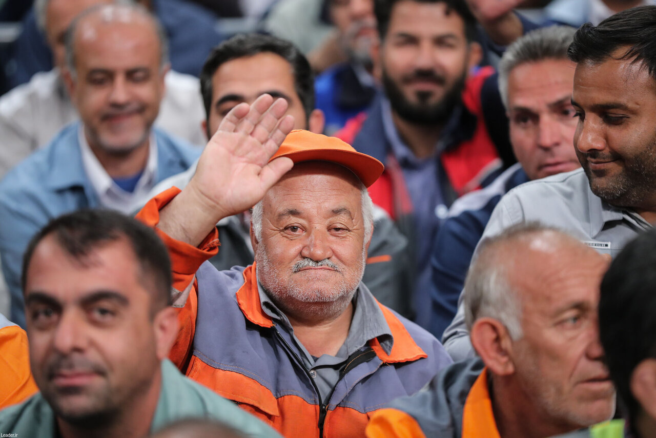 واکنش کارگران به ادعای تغییر نام خلیج فارس در دیدار با رهبر انقلاب/ کدام یک از اعضای هیات رئیسه مجلس حضور داشتند؟