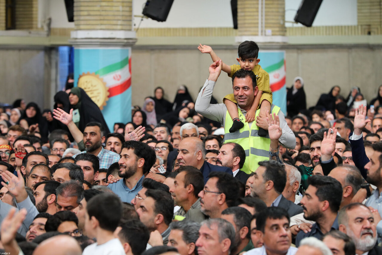 واکنش کارگران به ادعای تغییر نام خلیج فارس در دیدار با رهبر انقلاب/ کدام یک از اعضای هیات رئیسه مجلس حضور داشتند؟