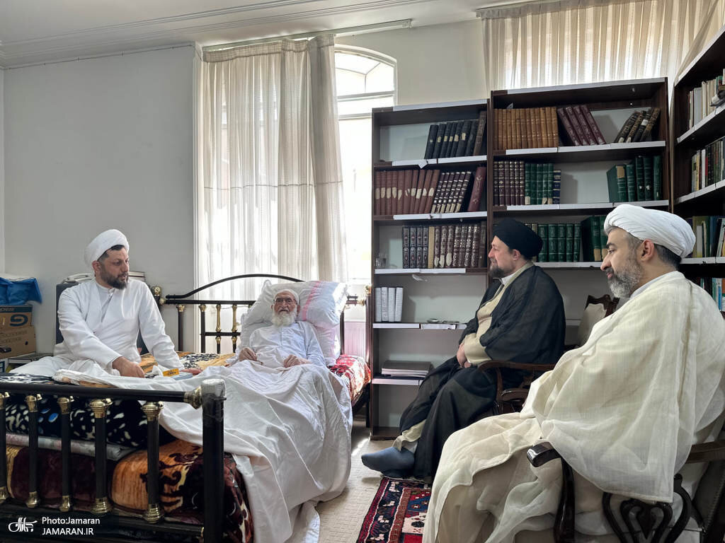 تصاویری از عیادت سید حسن خمینی از آیت الله نوری همدانی