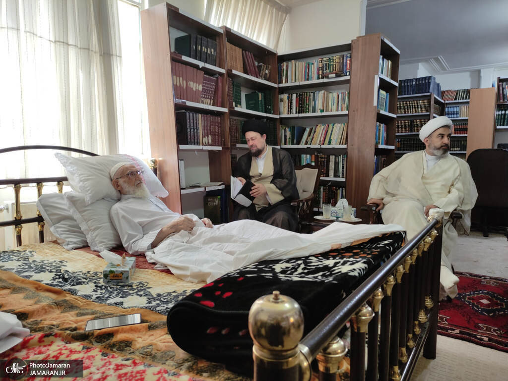 تصاویری از عیادت سید حسن خمینی از آیت الله نوری همدانی