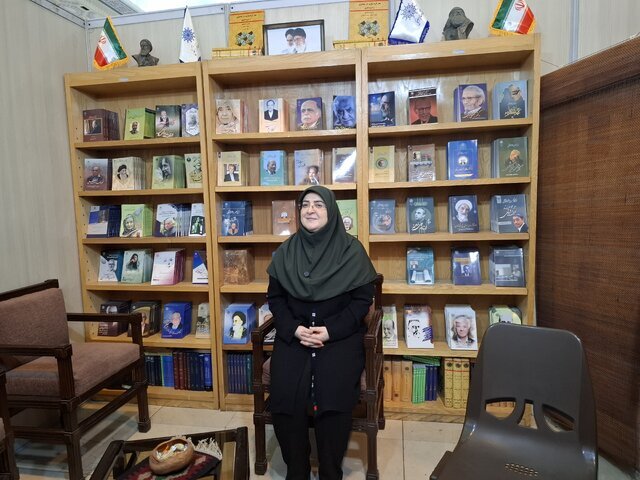 تصاویری از حضور سخنگوی دولت در نمایشگاه کتاب/ او از کدام نشرها بازدید کرد؟