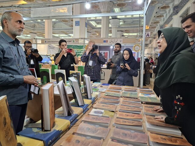 تصاویری از حضور سخنگوی دولت در نمایشگاه کتاب/ او از کدام نشرها بازدید کرد؟