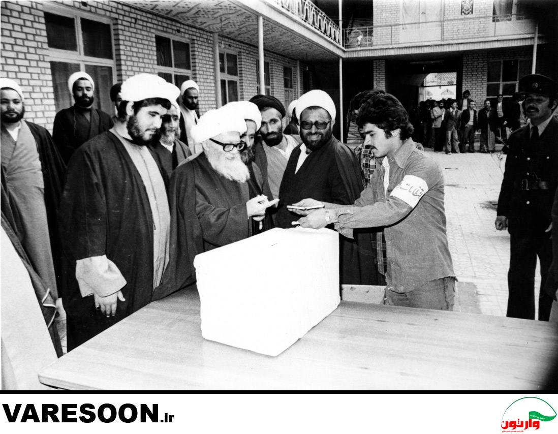 تصویری کمیاب از پدر برادران لاریجانی پای صندوق رای