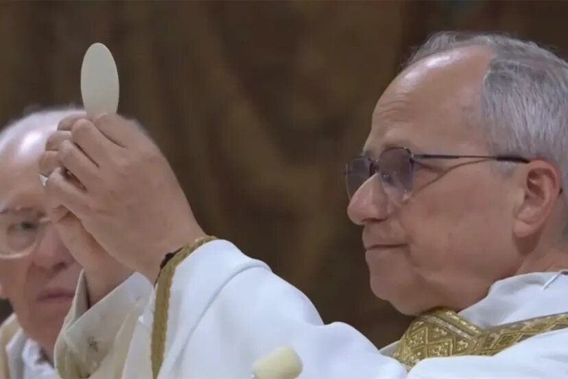 هوش مصنوعی همانند انقلاب صنعتی قرن نوزدهم برای کارگران تهدیدآمیز است / AI تهدیدی برای کرامت انسانی است