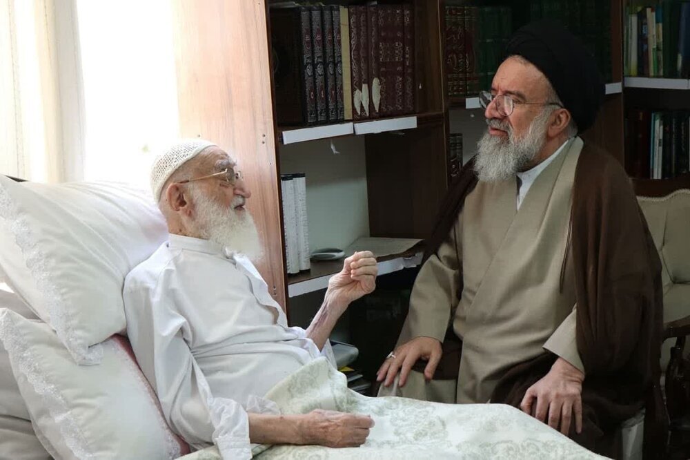 احمد خاتمی به عیادت آیت الله نوری همدانی رفت+ عکس
