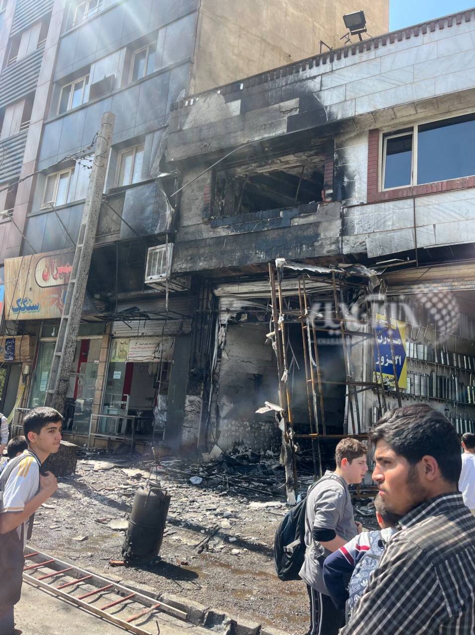 عکس | اولین تصاویر از آتشسوزی در بلوار اندرزگو تهران