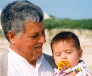 خاطرات هاشمی: مسئول اردوگاه نوزادش را آورد، نیم‌سکه هدیه دادم