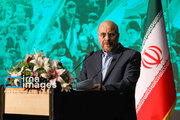 قالیباف: فراجا پلیس جامعه باشد نه پلیس حاکم بر جامعه/ در هر مأموریت یا اقدامی که انجام می‌دهیم باید با لبخند و احترام صادقانه با مردم برخورد کنیم