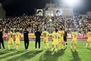 ببینید | هواداران فجر وسط زمین جشن گرفتند