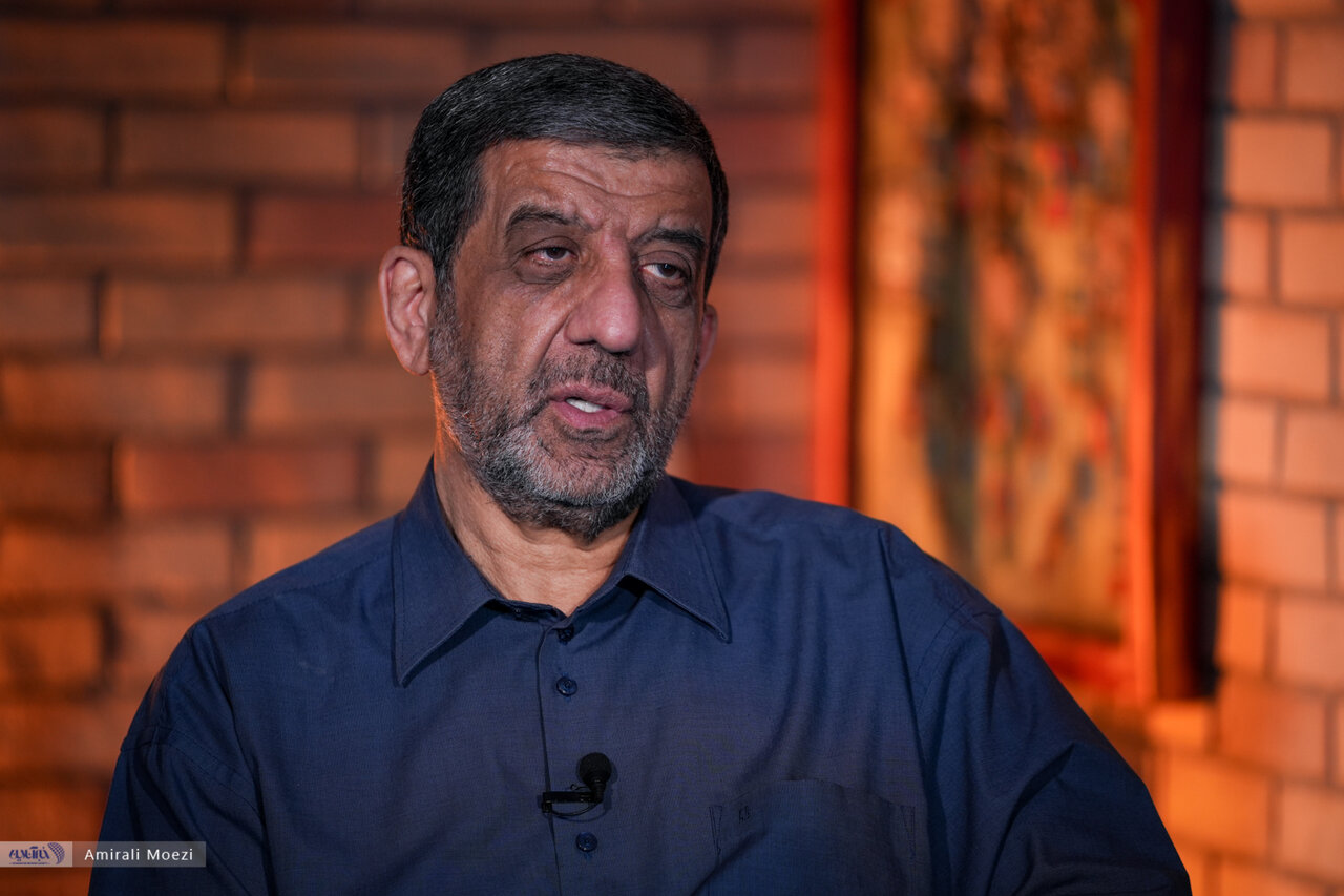 عزتالله ضرغامی در ابتدای دهه ۶۰ در یونیفورم سپاه پاسداران مشاهده شد. این تصویر به تازگی منتشر شده است. عزتالله ضرغامی در ابتدای دهه ۶۰ در یونیفورم سپاه پاسداران مشاهده شد. این تصویر به تازگی منتشر شده است.