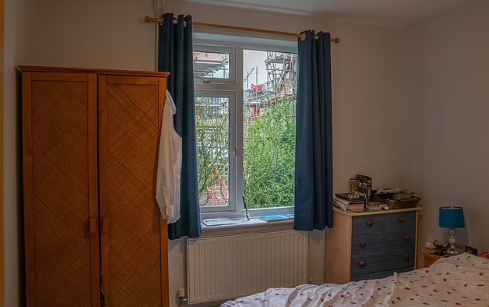 شوک ساختمانی به زوج بازنشستهای که از سفر بازگشتند/ عکس